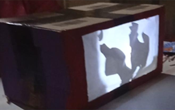 Children working with light and shadows